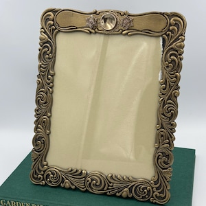 Vintage Ornate Brass Toned Metal Picture Frame | Victorian Style Photo Frame Glass Cover | Easel Back Tabletop Display | Antique Style Korea