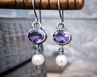 Pendientes de amatista con perlas de agua dulce ~ Pendientes de plata de ley oxidada - Pendientes colgantes morados