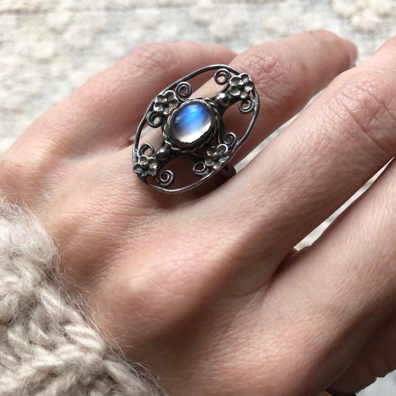 Art Deco Moonstone Flower Filigree Ring in Sterlin