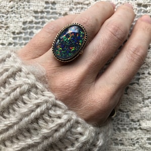Vintage Synthetic Opal Triplet Ring in 9k yellow gold 1940s image 4