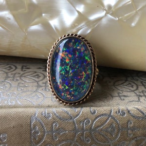 Vintage Synthetic Opal Triplet Ring in 9k yellow gold 1940s image 2