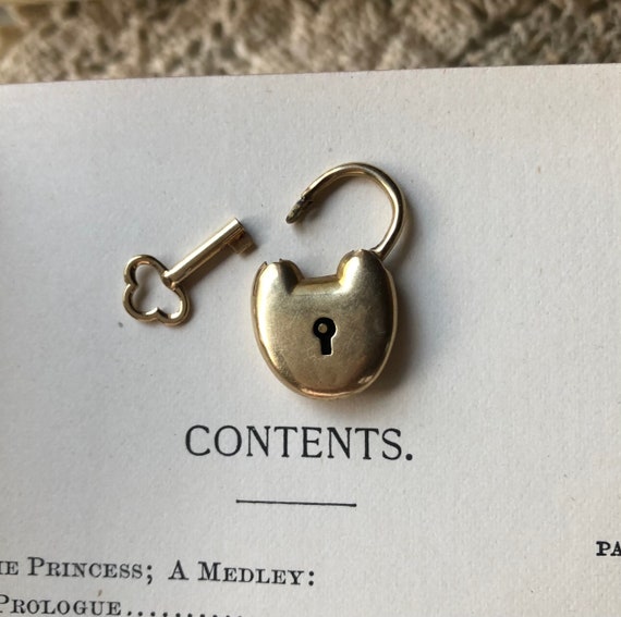 Victorian Gold Heart Lock and Key Pendant