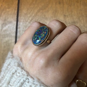 Vintage Synthetic Opal Triplet Ring in 9k yellow gold 1940s image 10