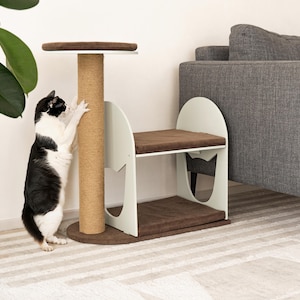 Peut inclure: Un arbre à chat moderne avec un poteau à griffer, deux plateformes rembourrées marron et une perche supérieure. L'arbre à chat est blanc avec des accents marron. Un chat noir et blanc utilise le griffoir.