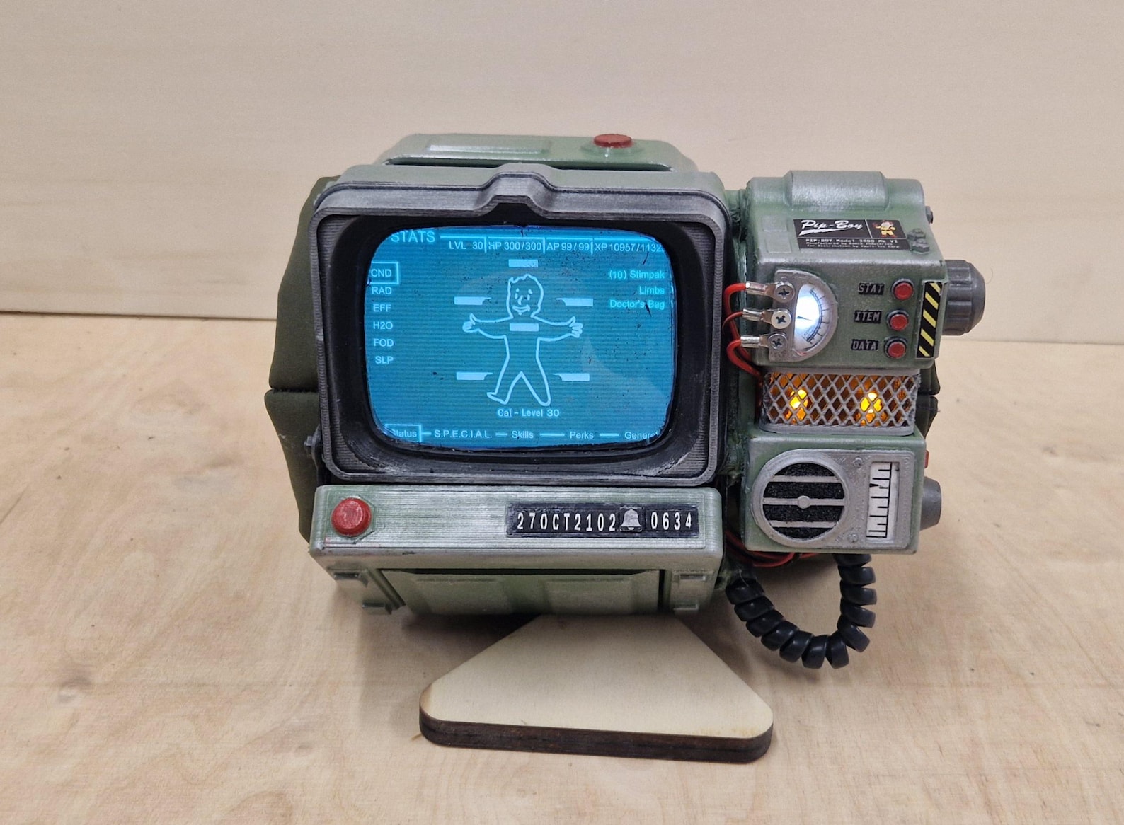 Fallout Show Props Fallout Pip-boy 2000 Inspired Prop in 1:1 Scale / Cosplay Prop ...