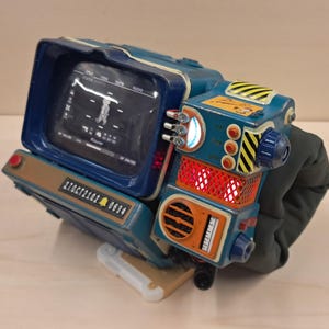 Fallout Pip-boy 2000 inspired prop in 1:1 scale /Ghoulosh paint