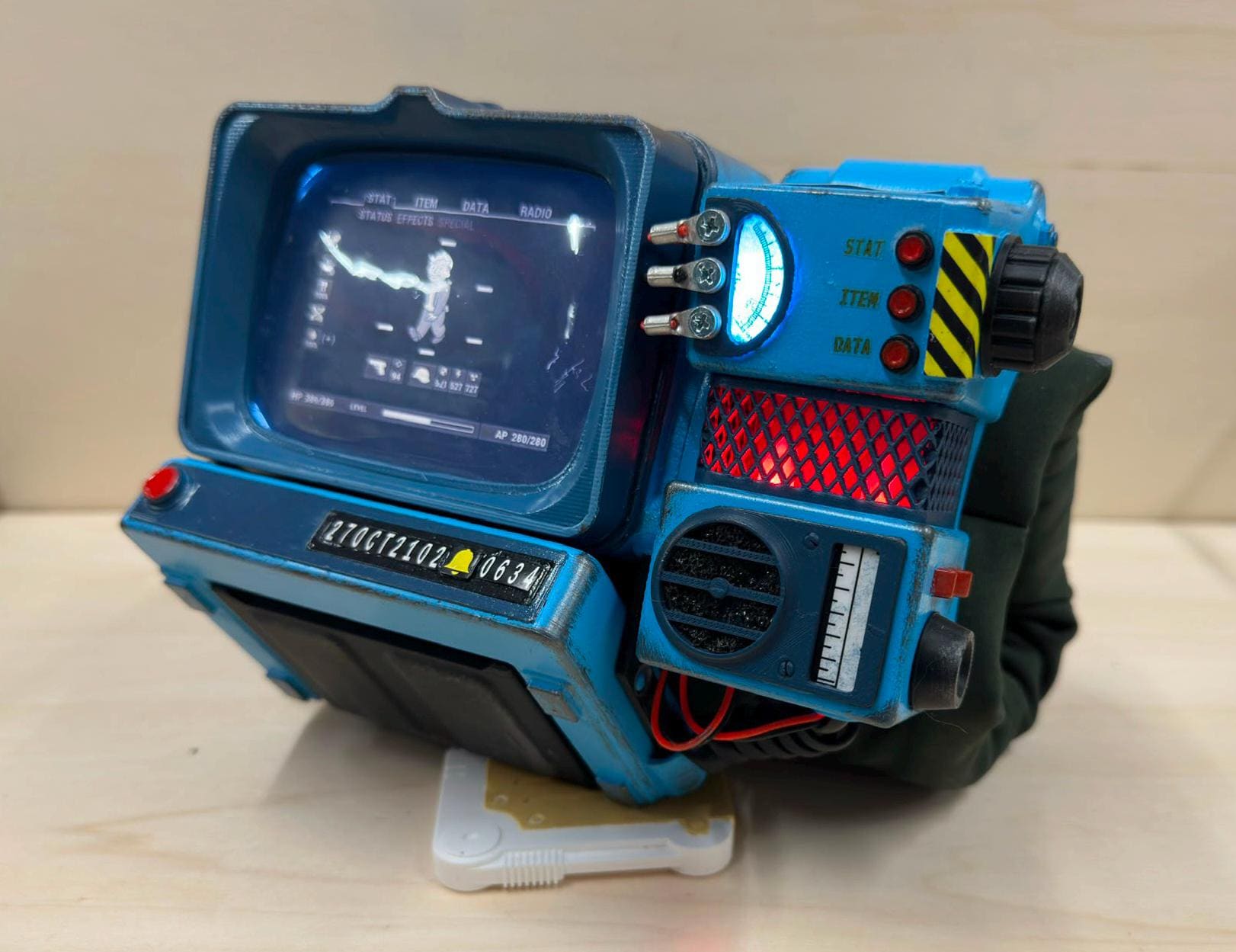 ピップボーイ2000をモチーフにした1:1スケールの小道具 - Etsy 日本