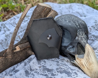 Cartera de ataúd de cuero negro / Cartera de cuero alternativo gótico punk para hombre y mujer / Hecha a mano en EE. UU.