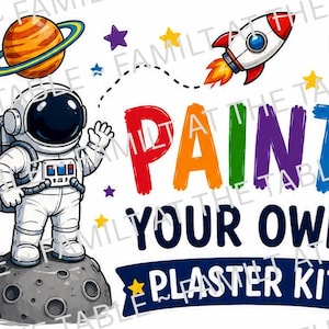 Puede incluir: Una ilustración gráfica que muestra a un astronauta sobre una luna, un cohete, un planeta con anillos, una paleta de pintura y un pincel. El texto dice PAINT YOUR OWN PLASTER KIT en letras coloridas sobre un fondo blanco con estrellas.
