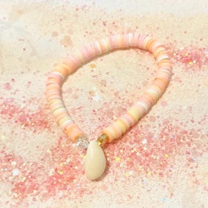 Pulsera de cuentas de arcilla de verano con conchas de ensueño