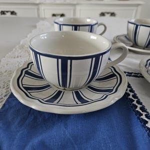 4er Set IKEA Vintage Art Deco Tassen + Untertassen, blau/weiß gestreift