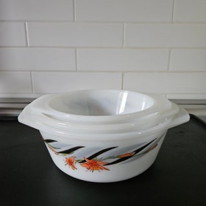 Indopal Milk Glass, set of 3 Vintage Casserole Dishes, different sizes from smaller to bigger