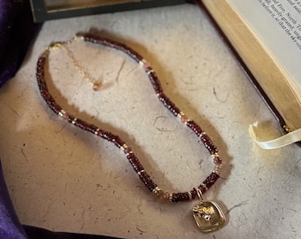 Collar de granate y turmalina / Collar bohemio de lujo / Collar de granate chapado en oro de 14 k / Collar de reliquia / Reliquia de la Máscara de Isolda