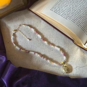 Collar con medallón de piedra lunar arcoíris y turmalina / Collar de turmalina bañado en oro de 14k imagen 1