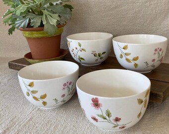 Juego de 4 cuencos de porcelana para cereales o sopa con el diseño "Tossed Sprigs" de Martha Stewart.