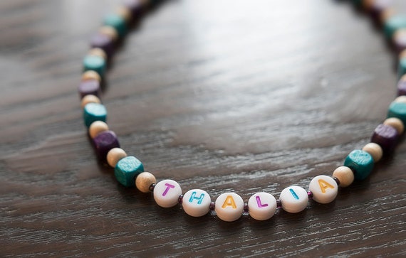 Collier pour fillette en bois avec prénom (personnalisé)