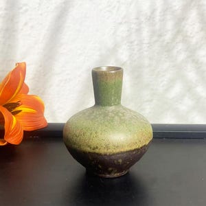 Unique Miniature Vase Desk Decor Gifts for Mom, Cute Mini Mommy Pot Handmade Tiny Pottery, Keepsake Miniature Small Flower Vase Gift for Her
