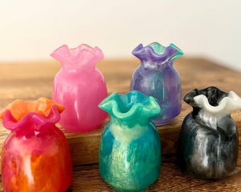 Handcrafted Resin Mini Bud Vase: Whimsical Dopamine Decor