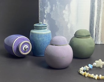 Cute Mini Ceramic Dog Urns for Pet Memorial Gifts, Unique Miniature Ceramic Vase for Pet Urns Gifts, Tiny Ash Keeper for Pet, Small Dog Urns