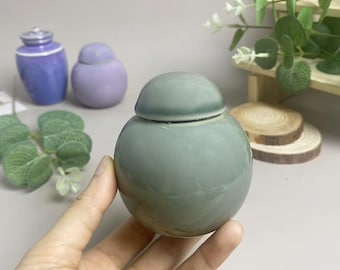 Cute Mini Ceramic Dog Urns for Pet Memorial Gifts, Unique Miniature Ceramic Vase for Pet Urns Gifts, Tiny Ash Keeper for Pet, Small Dog Urns