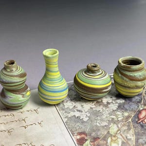Cute Mini Flower Vase Mommy Pot Desk Decor Gifts for Her, Handmade Tiny Pottery Unique Gifts for Mom, Miniature Bud Ceramic Vase Gifts.