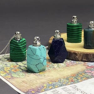 Cute Mini Crystal Urns for Pet Memorial Gift, Unique Natural Crystal Pot for Pet Urns Gift, Small Urn for Human Ashes Keepsake Sympathy Gift