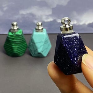Cute Mini Crystal Urns for Pet Memorial Gift, Unique Natural Crystal Pot for Pet Urns Gift, Small Urn for Human Ashes Keepsake Sympathy Gift