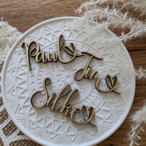 Noms en bois personnalisés pour mariages et fêtes - coeurs