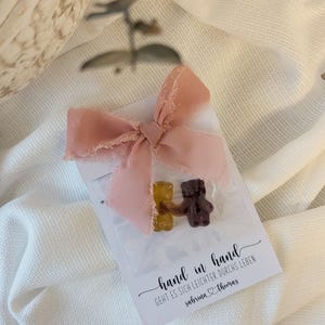 Bomboniere personalizzate - con cellophane ecologico e confezioni di carta e coppie di orsetti gommosi per matrimoni e celebrazioni