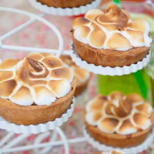 The BEST Light & Fluffy Apple Meringue Cake Recipe, Easy to make, Delicious, Gluten-free, Vegan, For all occasions  (Fall Baking Must-Try!)