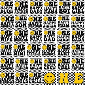 Puede incluir: Un fondo a cuadros negro y amarillo con un patr&oacute;n repetido de una cara sonriente con un rayo y el texto "ONE HAPPY" seguido de una palabra como "DUDE", "FATHER", "BABY", "MAMA", "BOY", "GIRL", "JOURNEY", "SON", "BROTHER", "SISTER", "MOM", "MOMMY", "WIFE", "HUSBAND", "PAPA", "DAD", "DADDY", "DADA", "MINI", "MIMI", "GRANDMA", "GRANDPA", "AUNT", "AUNTIE", "TEACHER", "FRIEND", "COUSIN", "CREW", "VIBES", "NEPHEW", "MARRIAGE", "CHILD", "UNCLE".
