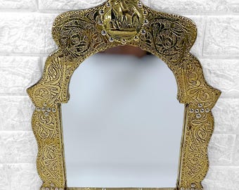 Antieke koperen wandspiegel: vintage Marokkaans decor