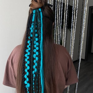 Handgemachte Blau und Schwarze Dreadlock Haargummi mit Gummiband - Stilvolles Boho Accessoire