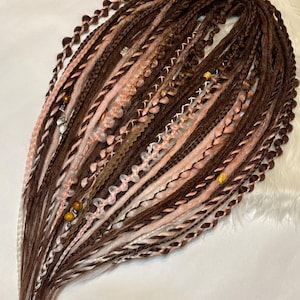 Synthetic dreadlocks, ombre in brown and pink colors. DE-SE hair extensions.