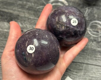 Esfera de lepidolita (cristal natural) a su elección