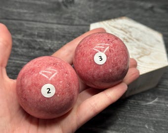 Esfera rara de tulita rosalina (cristal natural) a elegir