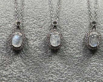 Collier pendentif ovale pierre de lune 18 po. (cristal naturel)
