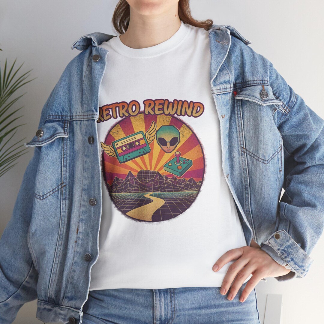 Retro Alien Graphic Tee: 90s Nostalgia Unisex Cotton T-shirt - Etsy