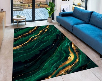 Puede incluir: Alfombra de área abstracta verde y dorada con un patrón ondulado. La alfombra tiene un diseño moderno con acentos dorados sobre un fondo verde oscuro.
