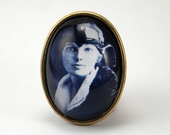 The Aviator - Amelia Earhart Pilot Brooch Great Women Heroes of the Air