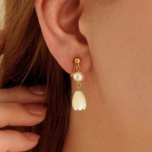 Dainty Flower Clip On Pearl Earrings, Freshwater Pearl Clip on Earrings, Wedding Earrings, Bridal Earrings, Bridesmaid Gift, Gift for Her