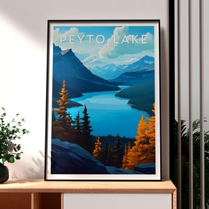 Peut inclure: Une affiche de voyage de style vintage représentant une vue panoramique du lac Peyto au Canada. L'affiche représente un lac bleu turquoise entouré de montagnes et de pins. Le texte "Peyto Lake, Canada" est imprimé en blanc en haut de l'affiche.