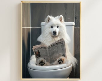 Könnte beinhalten: Ein weißer Samojede-Hund sitzt auf einer weißen Toilette mit einer Zeitung in seinen Pfoten. Die Schlagzeile der Zeitung lautet "S'hore Dofe's Soave Raven".