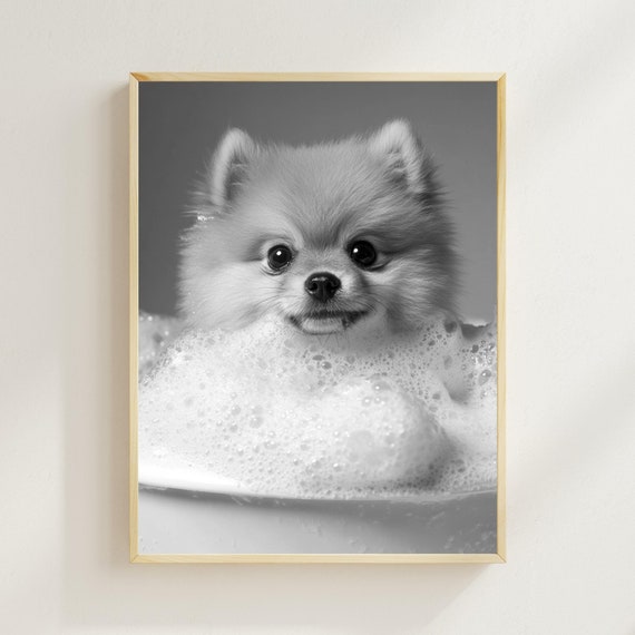 泡風呂に浸かるポメラニアンのイラスト、面白い犬のバスルームウォール