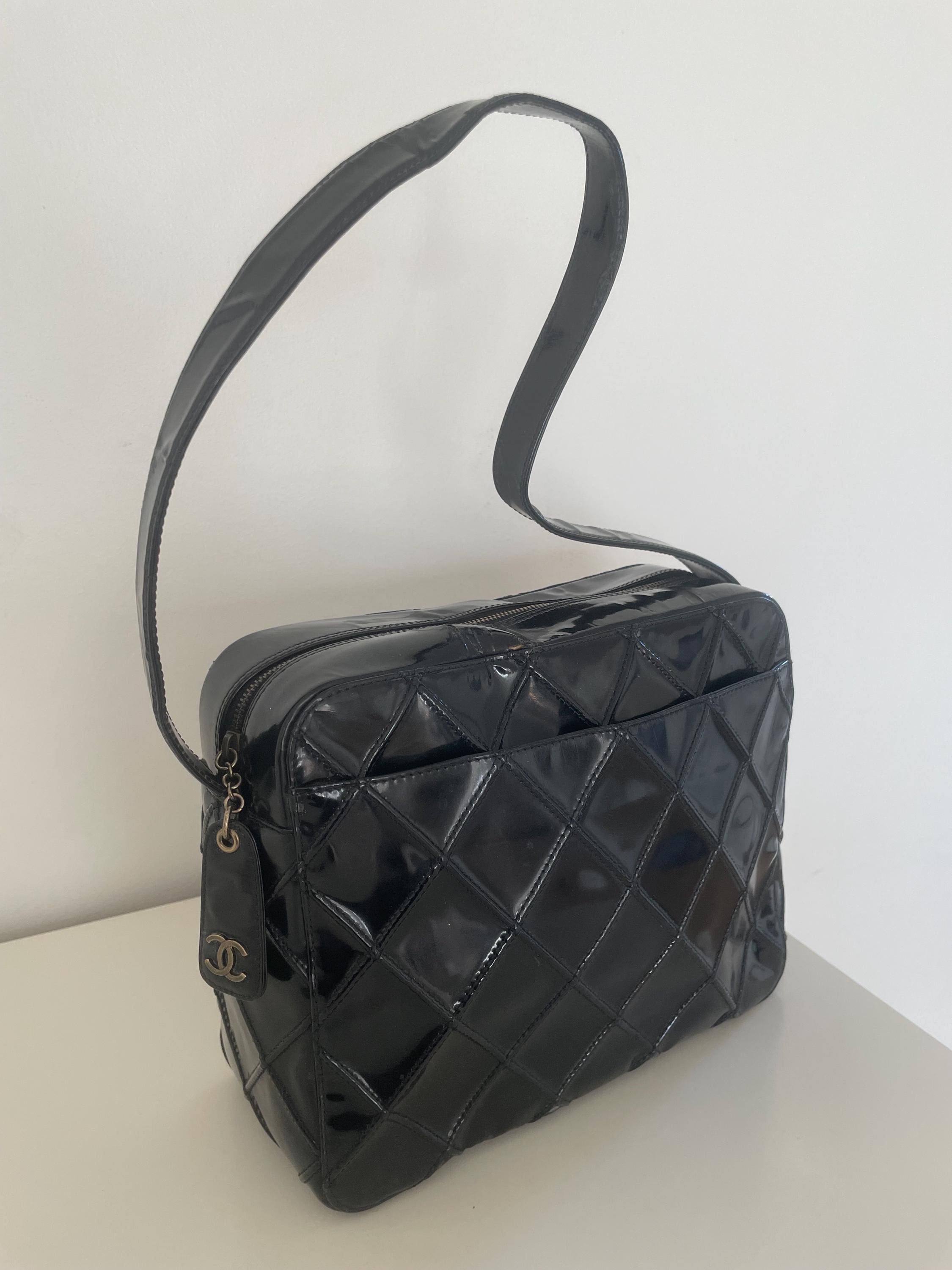 【CHANEL】vintage CC camera crossbody bag★ボディバッグ Chanel Cc Camera Bag - 10 For Sale on 1stDibs