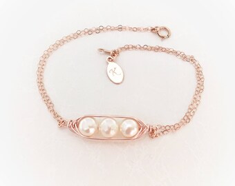 14K roséguldfyllt pärlarmband, Armband med 3 pärlor i roséguldfyllt, Personligt pärlarmband, Pärlarmband med initialetikett