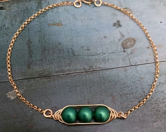 Grünes Pea Pod Armband, Peapod Armband in Gold, Drei Erbsen Pod Armband, Geschenk für Mama