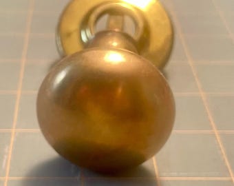 Gałka do drzwi z mosiądzu w stylu vintage