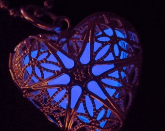 Glow Locket Violet Silver Heart