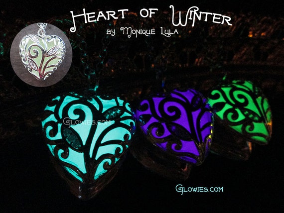 World of Warcraft Night Elf Necklace, Glow in the Dark Necklace, Elven  Necklace, Elven Jewelry, Glow in the Dark Jewelry: Winter Heart 
